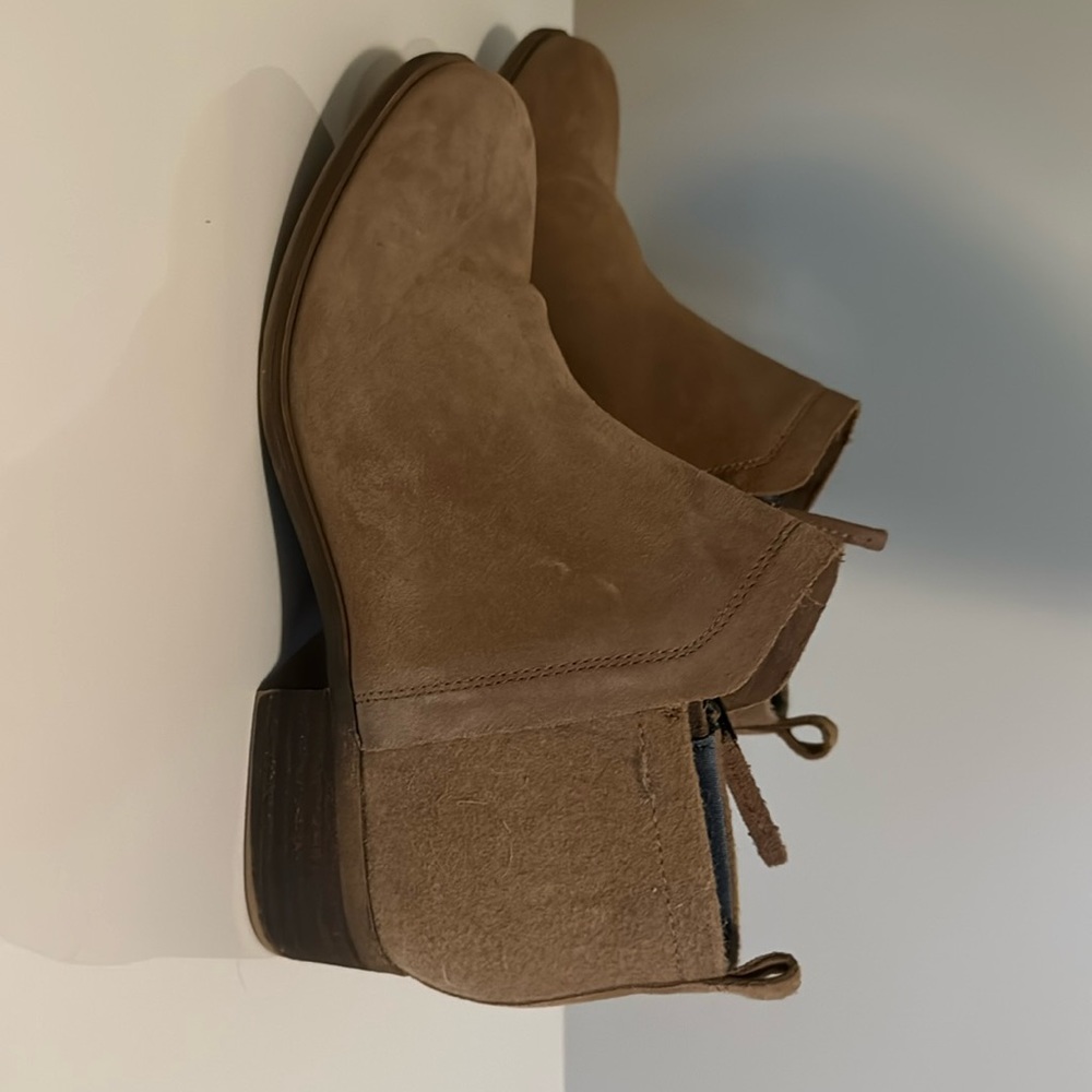TOMS Like New Tan Brown Boots Booties 8.5